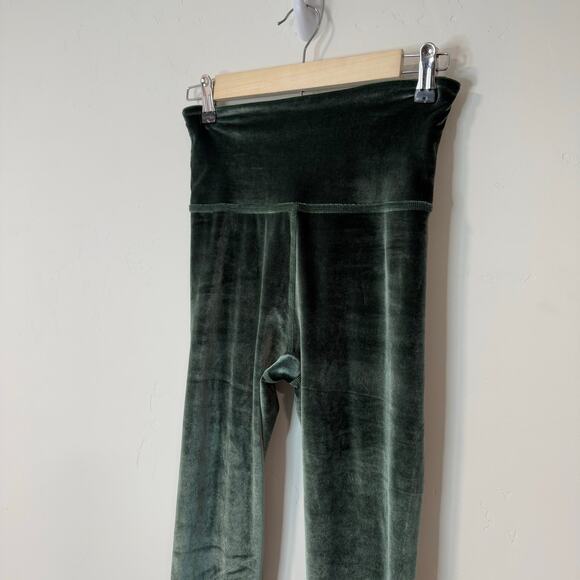Beyond Yoga Women's Velvet Motion High Waisted Midi Leggings Forest Green Small - Picture 5 of 8